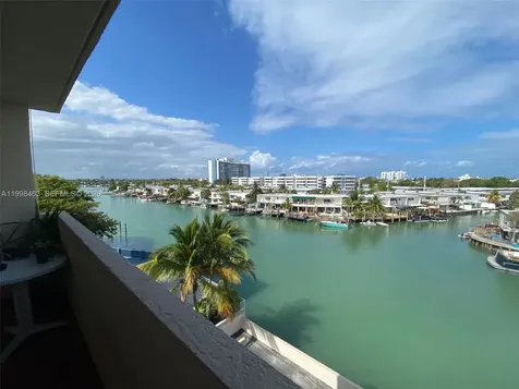 7125 Bay Drive Miami Beach FL 33141