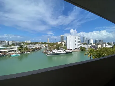7125 Bay Drive Miami Beach FL 33141