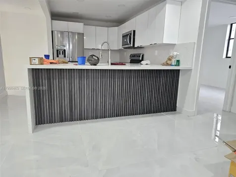 7125 Bay Drive Miami Beach FL 33141
