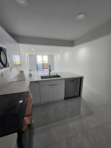 7125 Bay Drive Miami Beach FL 33141