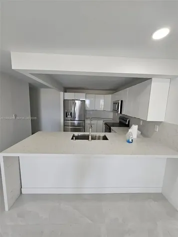 7125 Bay Drive Miami Beach FL 33141