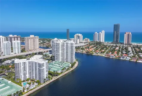19101 NE 36th Court Aventura FL 33180