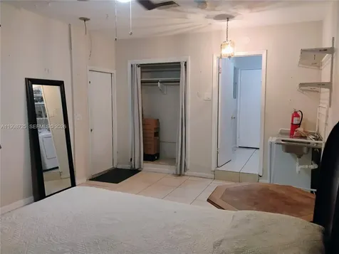 **** Thomas Street Hollywood FL 33021