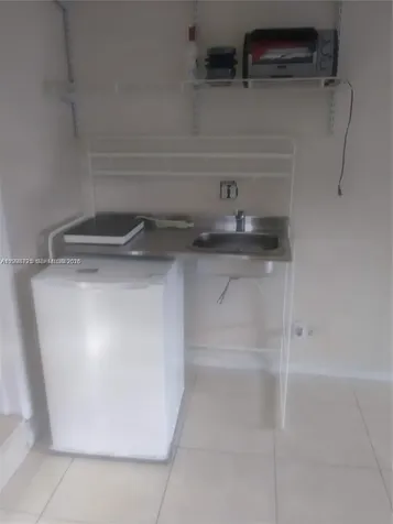 **** Thomas Street Hollywood FL 33021