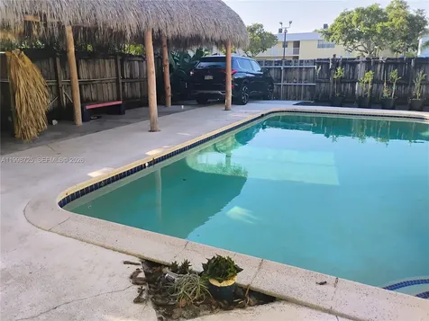 **** Thomas Street Hollywood FL 33021