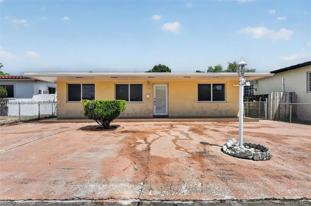 733 W 33rd Street Hialeah FL 33012