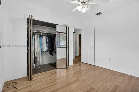 733 W 33rd Street Hialeah FL 33012