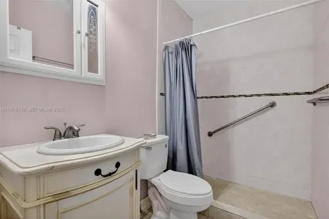 733 W 33rd Street Hialeah FL 33012