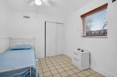 733 W 33rd Street Hialeah FL 33012