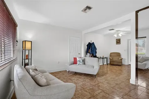 733 W 33rd Street Hialeah FL 33012