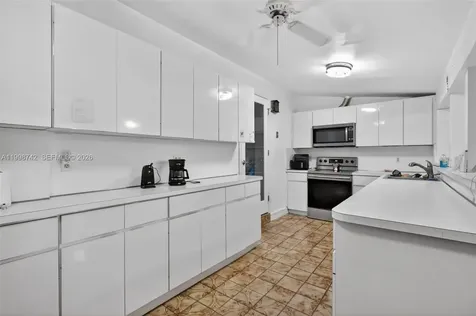 733 W 33rd Street Hialeah FL 33012