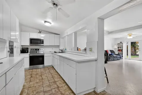 733 W 33rd Street Hialeah FL 33012