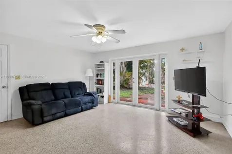 733 W 33rd Street Hialeah FL 33012