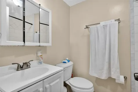 733 W 33rd Street Hialeah FL 33012