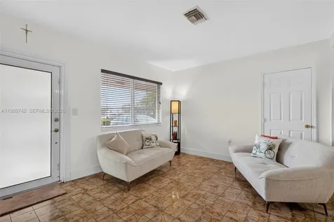 733 W 33rd Street Hialeah FL 33012