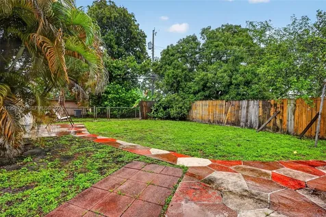 733 W 33rd Street Hialeah FL 33012