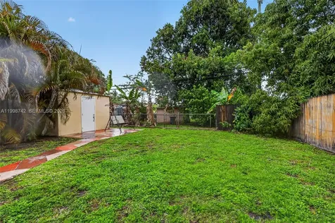 733 W 33rd Street Hialeah FL 33012