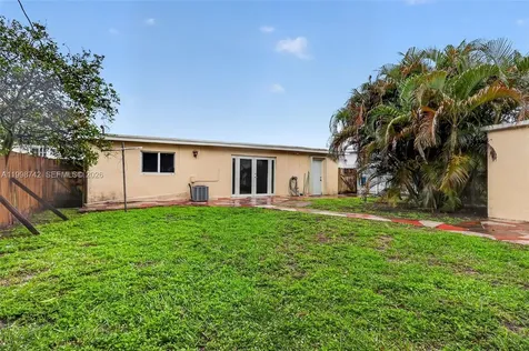 733 W 33rd Street Hialeah FL 33012