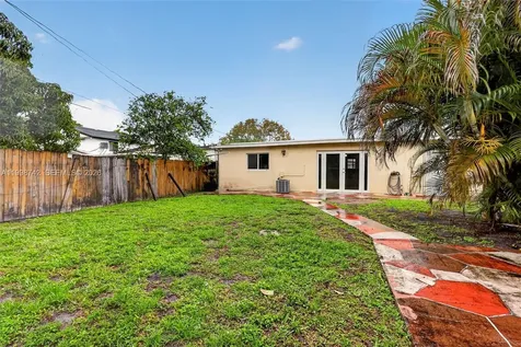 733 W 33rd Street Hialeah FL 33012