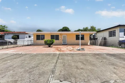 733 W 33rd Street Hialeah FL 33012