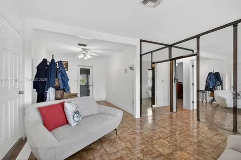 733 W 33rd Street Hialeah FL 33012