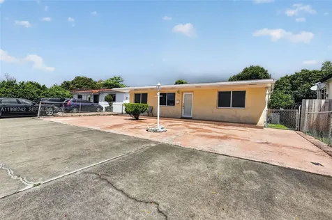 733 W 33rd Street Hialeah FL 33012