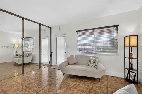 733 W 33rd Street Hialeah FL 33012