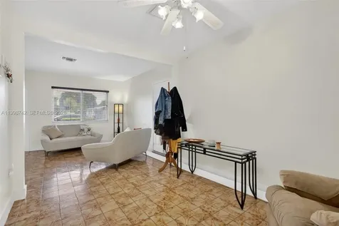 733 W 33rd Street Hialeah FL 33012
