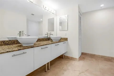 41 SE 5th Street Miami FL 33131