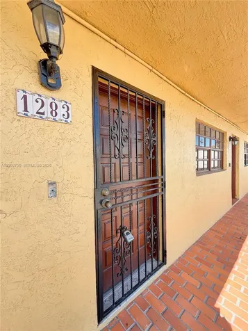 1283 W 51st Place Hialeah FL 33012