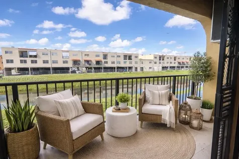 1283 W 51st Place Hialeah FL 33012
