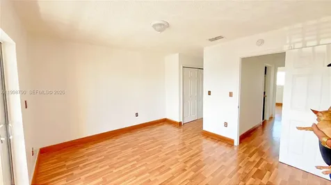 1283 W 51st Place Hialeah FL 33012