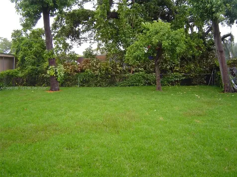1153 SW 13th Street Miami FL 33129