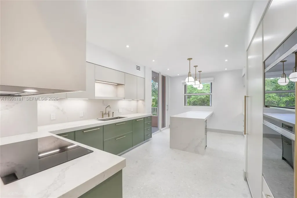 737 Crandon Boulevard Key Biscayne FL 33149