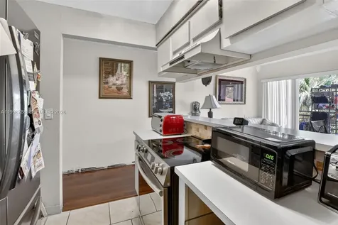 5240 NE 6th Avenue Oakland Park FL 33334