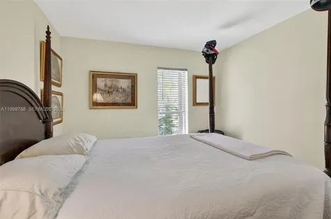 5240 NE 6th Avenue Oakland Park FL 33334