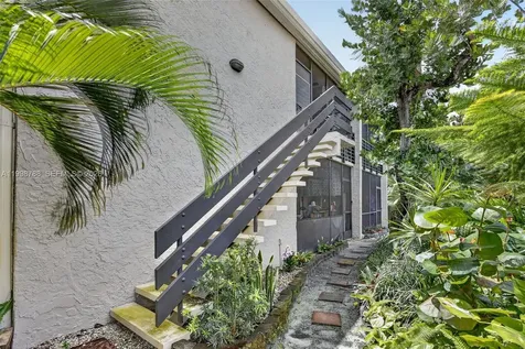 5240 NE 6th Avenue Oakland Park FL 33334