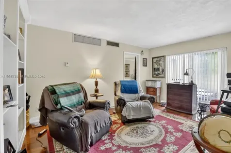 5240 NE 6th Avenue Oakland Park FL 33334