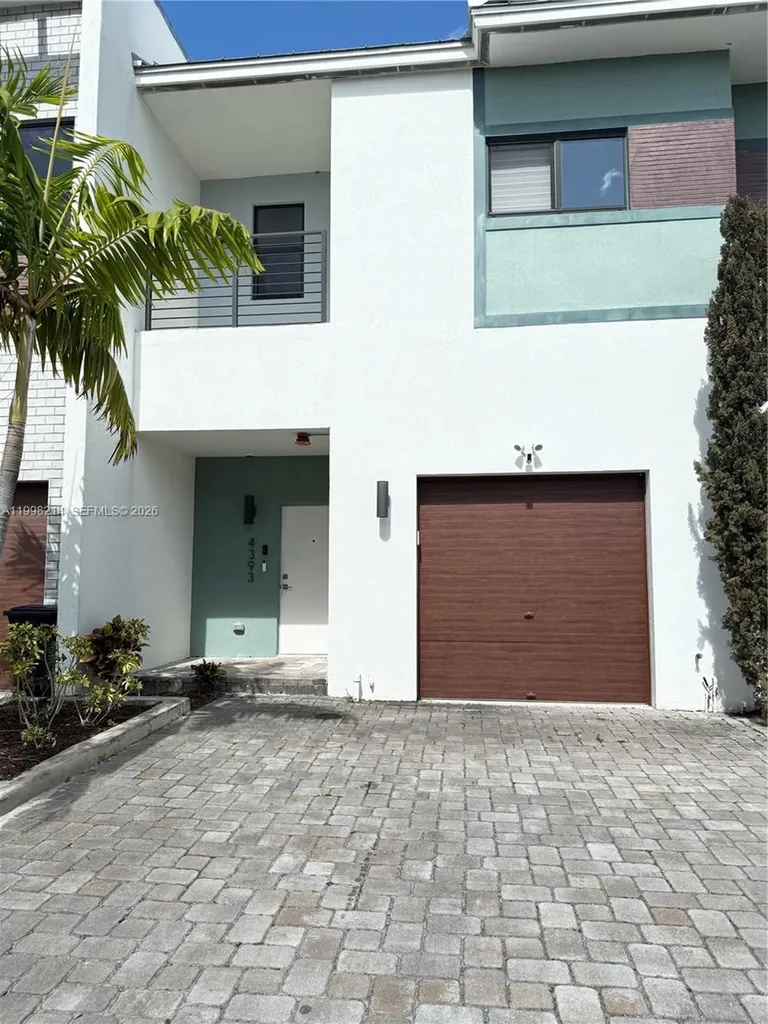 4393 NW 9th Street Plantation FL 33317