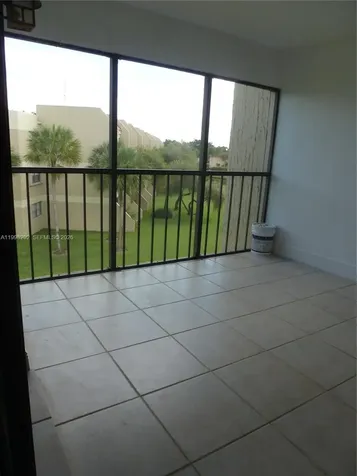 220 Lakeview Drive Weston FL 33326