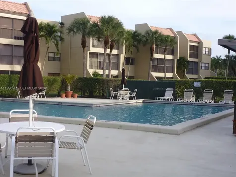 220 Lakeview Drive Weston FL 33326
