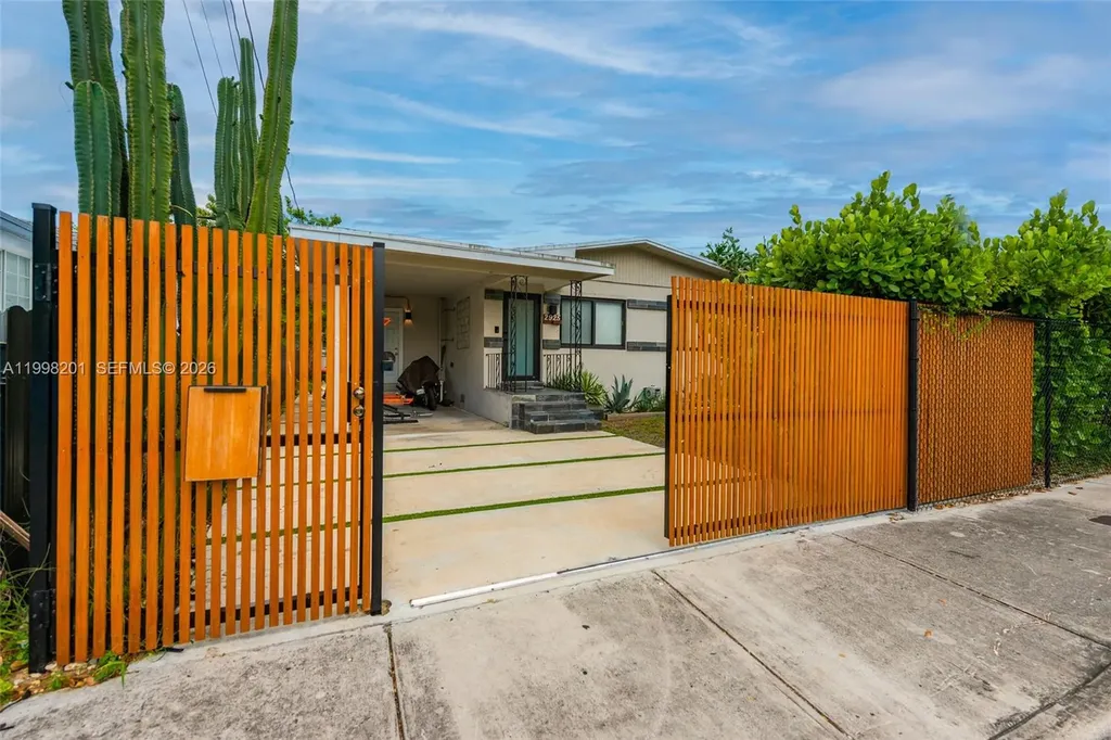 2925 NW 11th Avenue Miami FL 33127