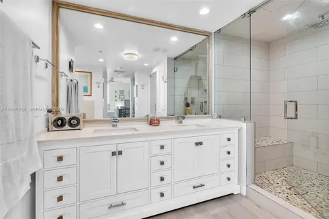 3801 Collins Avenue Miami Beach FL 33140