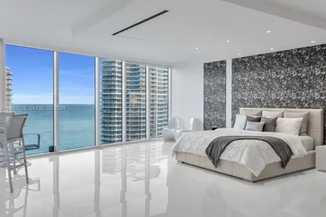 300 S Pointe Drive Miami Beach FL 33139