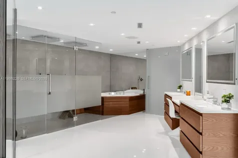 300 S Pointe Drive Miami Beach FL 33139