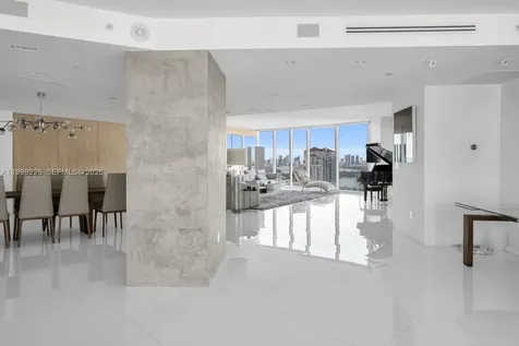 300 S Pointe Drive Miami Beach FL 33139