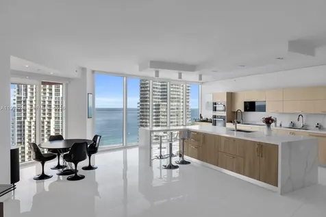 300 S Pointe Drive Miami Beach FL 33139