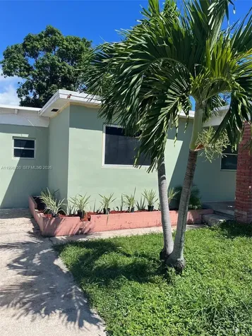 538 W 1st Street Riviera Beach FL 33404