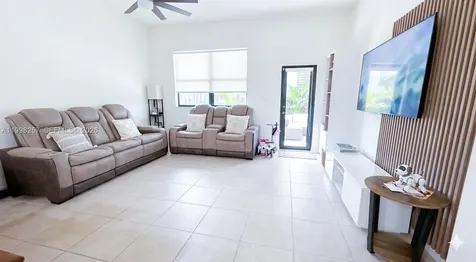 470 SE 34th Terrace Homestead FL 33033