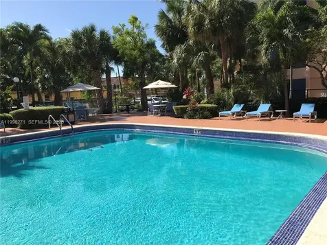 4550 NW 9th Street Miami FL 33126